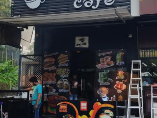 Emmoose Cafe