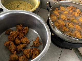 Kuppan Bonda Kadai