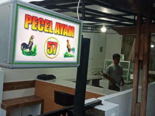 Pecel Ayam 57 N Se'i Selatan