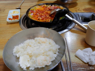 와촌식육식당