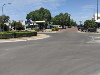 Commercial And Bottleshop Longreach