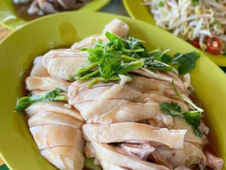 Tian Tian Hainanese Chicken Rice