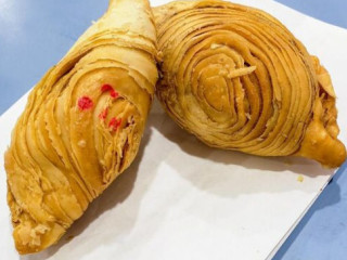 J2 Famous Crispy Curry Puff