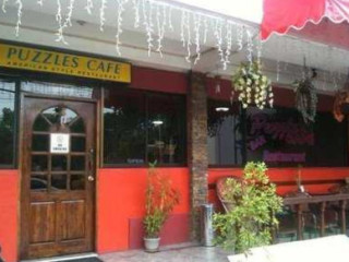 Puzzle's Cafe