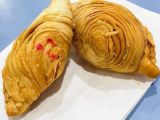 J2 Famous Crispy Curry Puff