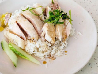 Tiong Bahru Hainanese Boneless Chicken Rice