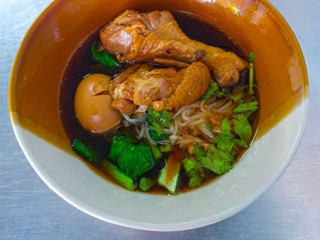 Pranom Shredded Chicken Noodles (wat Phanom Yong)