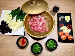 Xiǎo Wěi Yáng Méng Shì Huǒ Guō Zì Zhù Cān Tīng Little Lamb Mongolian Hotpot Buffet