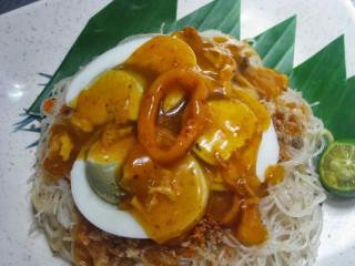 Tonang's Pancit Palabok (gabbys)