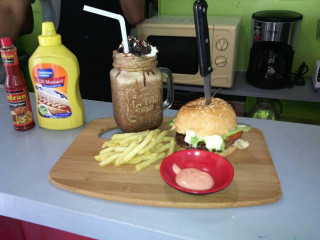 Greyson's Burger And Chills Cafe