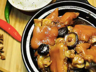 Sizzling Braised Pot