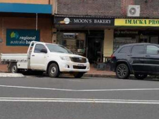 Moons Bakery