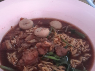 ต่งแซร์บ้านก๋วยเตี๋ยวเรือ