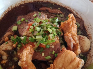 ร้านก๋วยเตี๋ยวไก่บ้านล้านเปอร์เซน