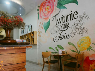 Twinnie Coffee Lounge