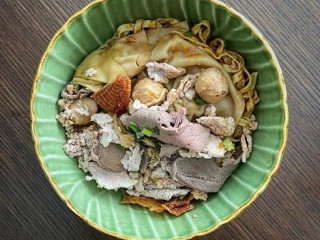 Dà Huá Zhū Ròu Guǒ Tiáo Miàn