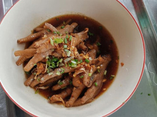 ก๋วยเตี๋ยวไก่ตุ๋นมะระ แม่รักคนา