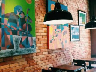 Gold 'n Pearl Bakery Cafe