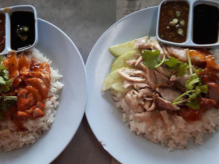 ร้านข้าวมันไก่น้องภัทร