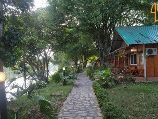 วารี วัลเลย์ Varee Valley