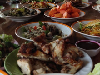 ร้านหน่องก๊วยเตี๋ยวเรือ และอาหารตามสั่ง