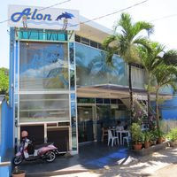 Alon Travelers Lodge Rooms 24 H Convenience Store