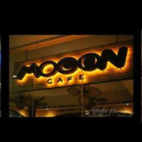 Mooon Cafe