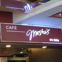 CafÉ Moshe's